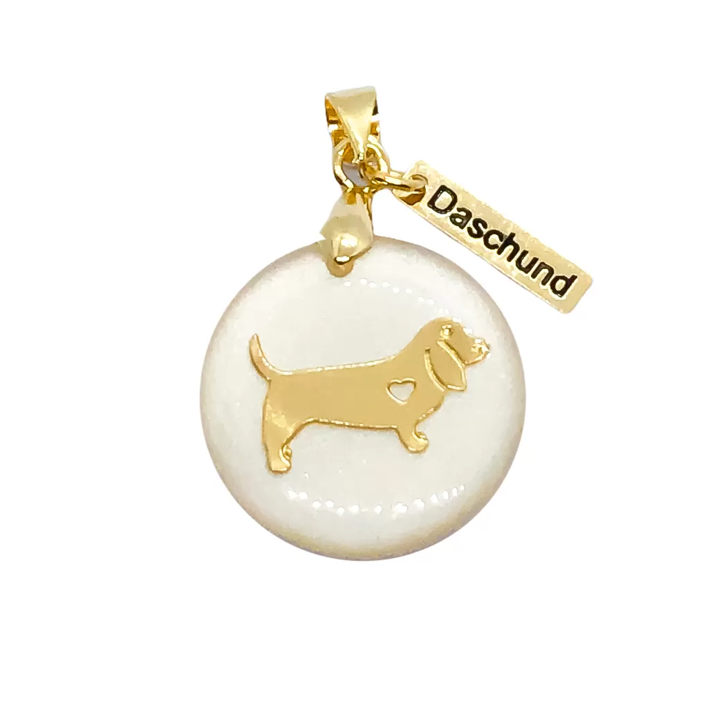 Pingente Daschund Madrepérola Semijoia Folheada Ouro 18k